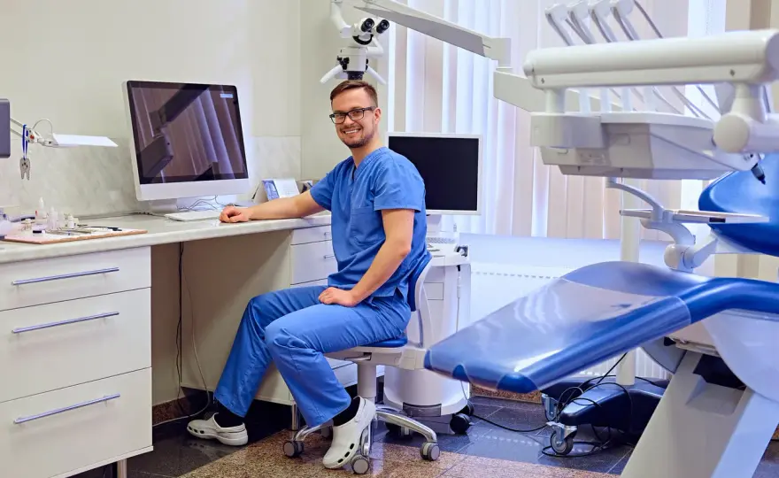 Dentysta w Niemczech: Ile zapłacisz? Cennik, ubezpieczenie, oszczędności