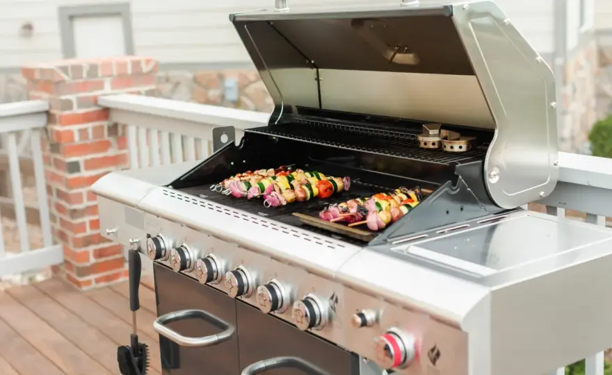 Barbecue sans charbon - Gaz ou électrique: Lequel choisir?