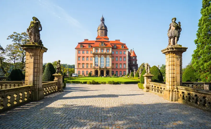 Zamek Książ - Czy to pałac? Historia, sekrety, zwiedzanie