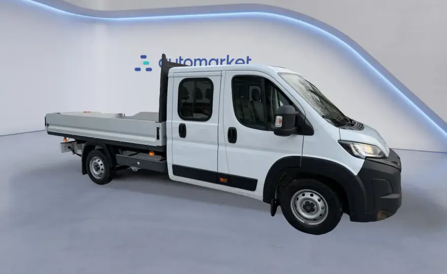 Jaki bus 4x4? Porównanie modeli, napędów i koszty. Wybierz mądrze!