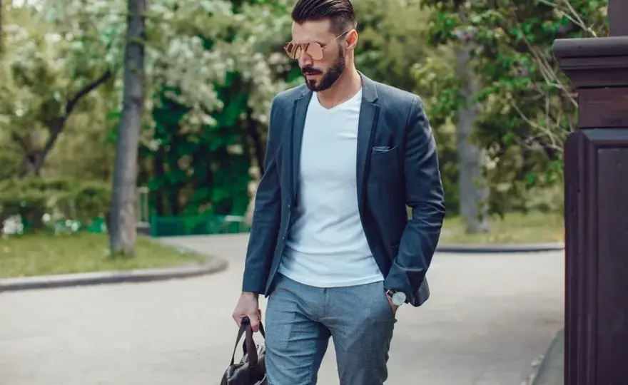 Jak ubierać się modnie mężczyźni - unikaj tych stylowych błędów