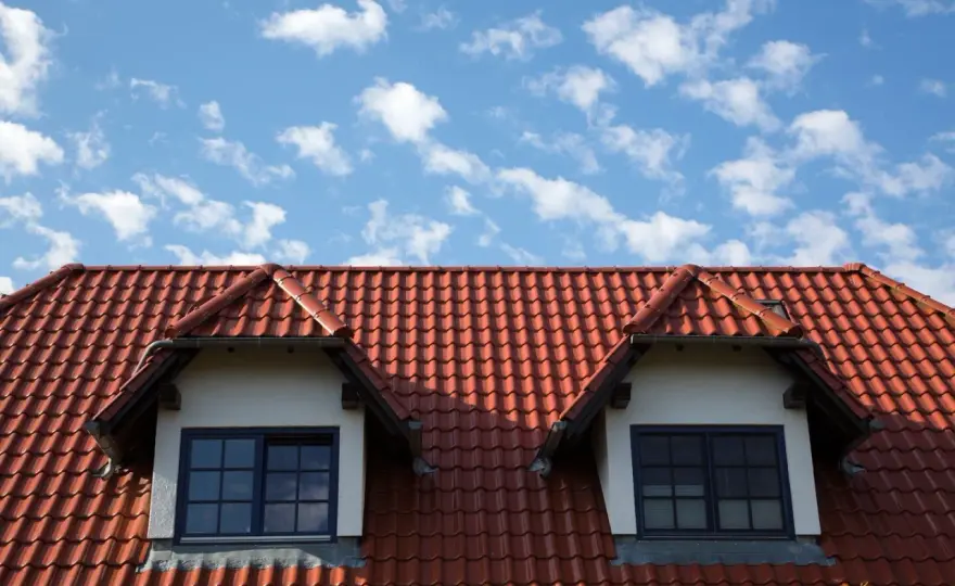 Dachówka betonowa czy ceramiczna - Co wybrać? Porównanie