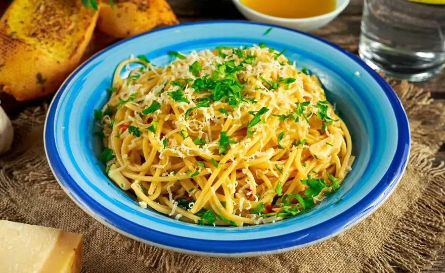 Spaghetti aglio e olio - Jak zrobić idealny makaron w 15 min?