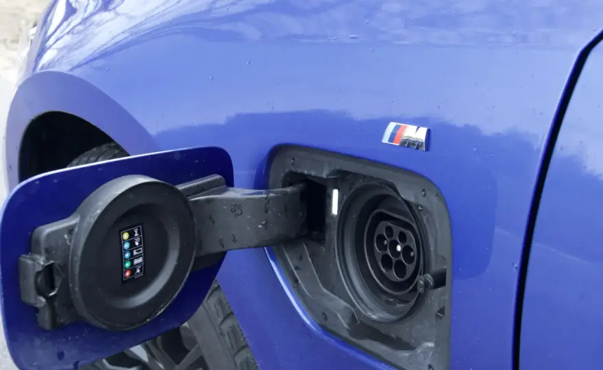 BMW 330e - Czy ta hybryda plug-in ma sens w Polsce?