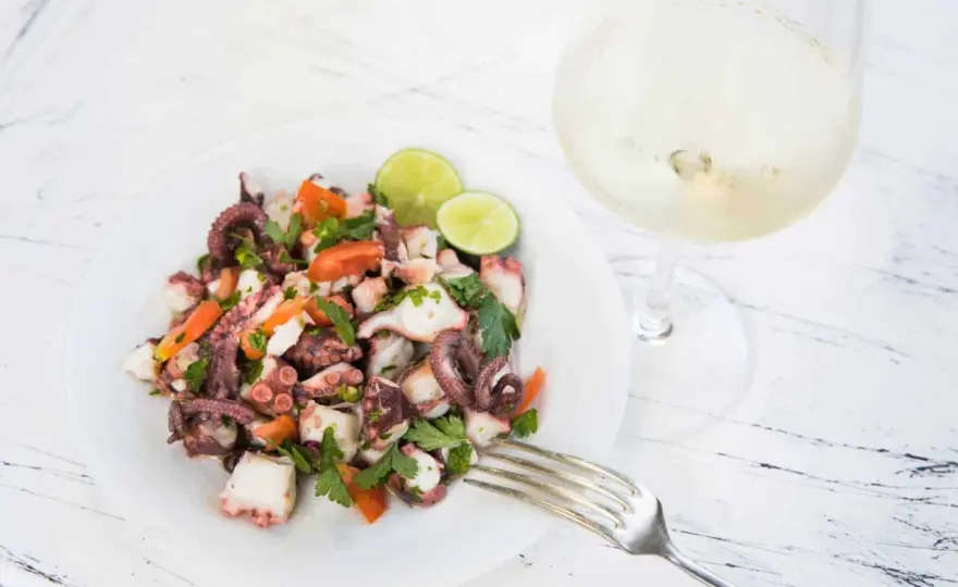 Oktopus-Salat perfekt zubereiten - So wird er zart & lecker