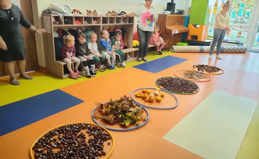 Jak stworzyć jesienną ścieżkę sensoryczną? Rozwiń zmysły dziecka!