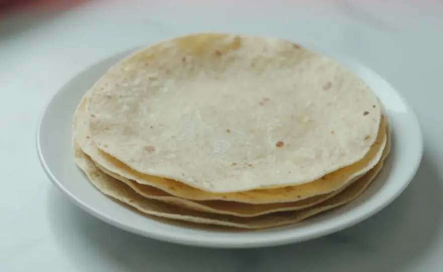 Domowa tortilla - przepis na miękkie placki bez pękania