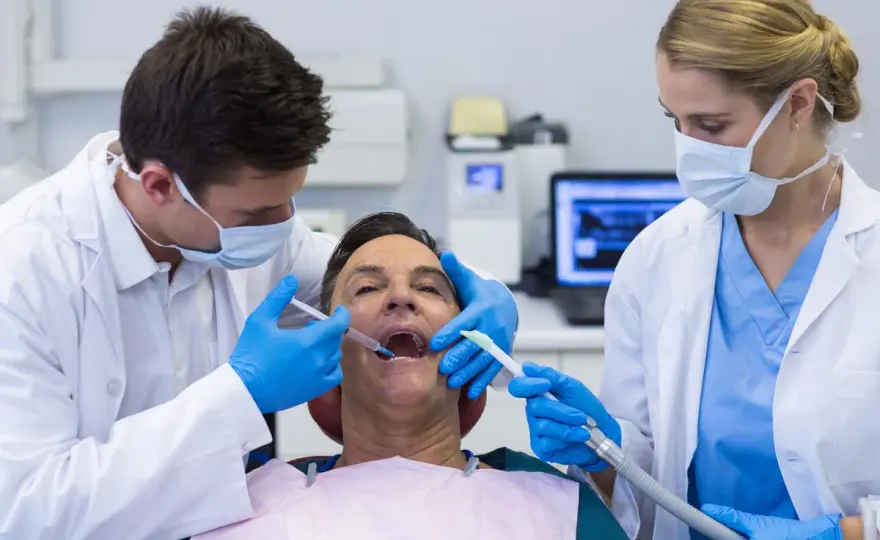 Znieczulenie u dentysty: Bezpieczne? Ekspert rozwiewa obawy