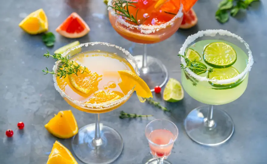 Proste i wyjątkowe drinki z wódką cytrynową – przepisy i inspiracje na każdą okazję