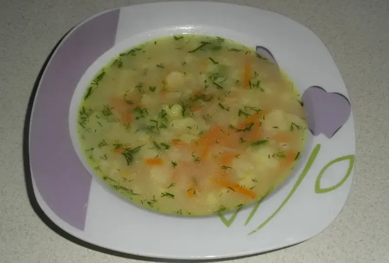 Zupa kalafiorowa jak u babci – przepis na smak dzieciństwa