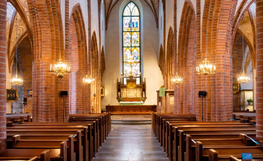 Helga Trefaldighets kyrka i Uppsala - konst, historia och stillhet