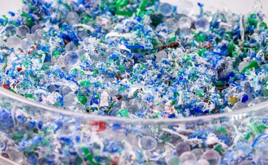 Mikroplastik w wodzie - co naprawdę musisz wiedzieć?