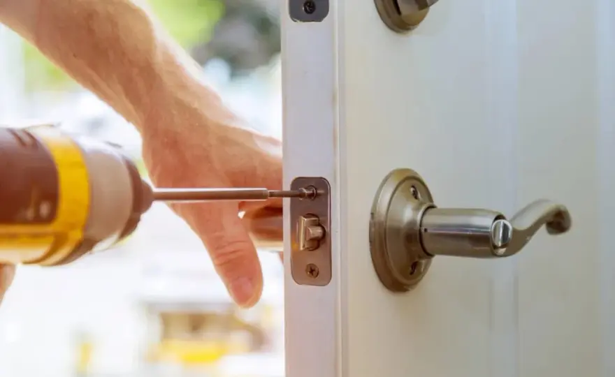 Pêne de porte bloqué - Causes et solutions simples