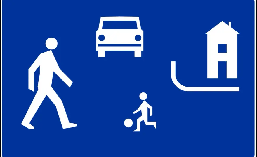 Kto odpowiada za znaki drogowe na osiedlu? Sprawdź!