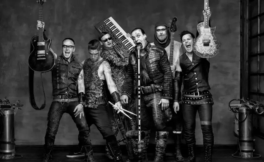 Rammstein – Radio: Dlaczego ten singiel wciąż działa?