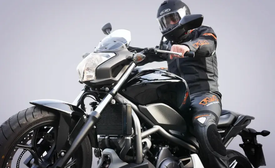 Od ilu lat można jeździć motocyklem? Kategorie AM, A1, A2 i A