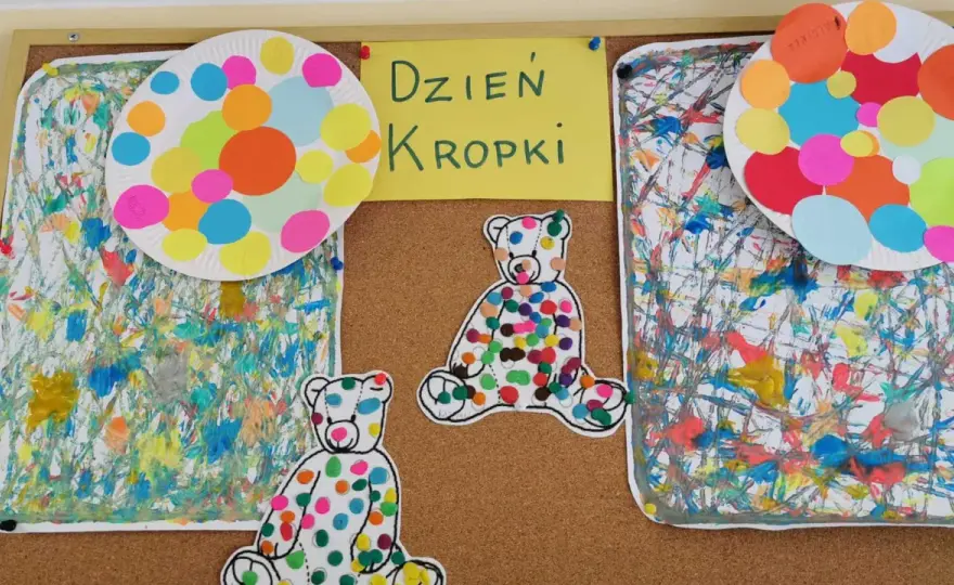 Praca plastyczna na Dzień Kropki - proste pomysły i techniki