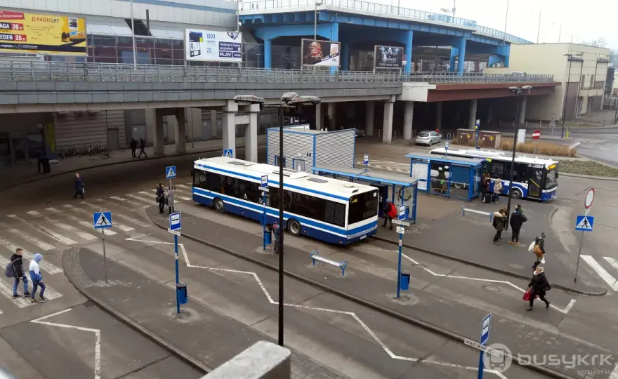 Skąd wyjechać z Krakowa? Dworce, lotnisko, busy praktyczny przewodnik
