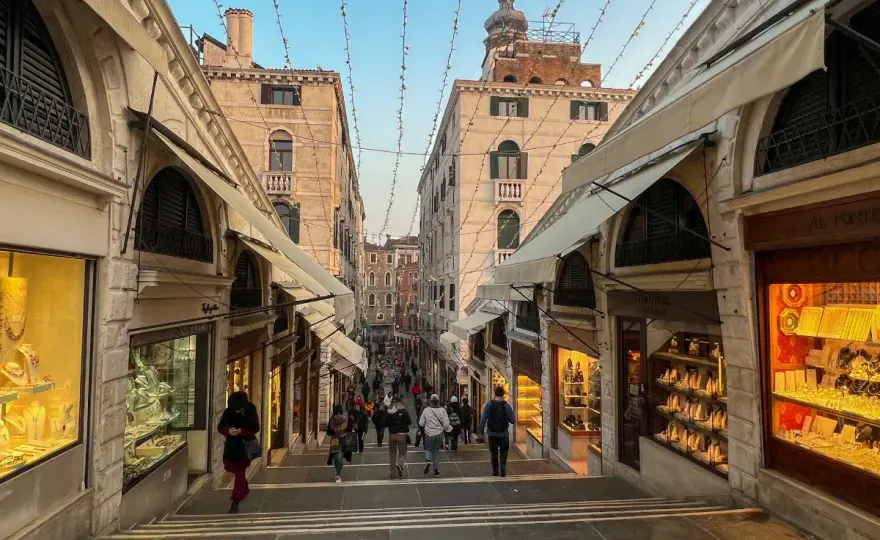 Rialto w Wenecji - Co zjeść i zobaczyć, by poczuć smak laguny?