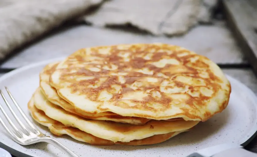Placki bananowe z 3 składników - Jak usmażyć je idealnie bez cukru?