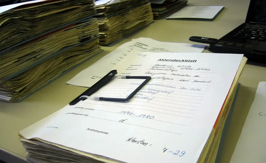 Dossier: Co to jest? Poznaj definicję, zastosowania i znaczenie