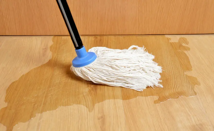 Jak naprawić wybrzuszony panel podłogowy? Praktyczny poradnik DIY