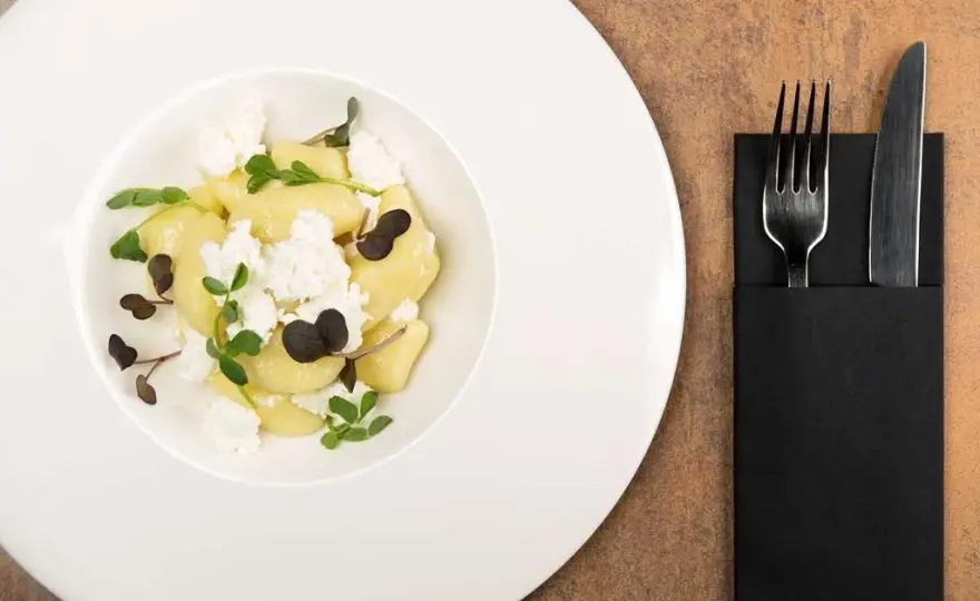 Kuchnia regionalna Katowice: odkryj smaki Śląska w najlepszych restauracjach