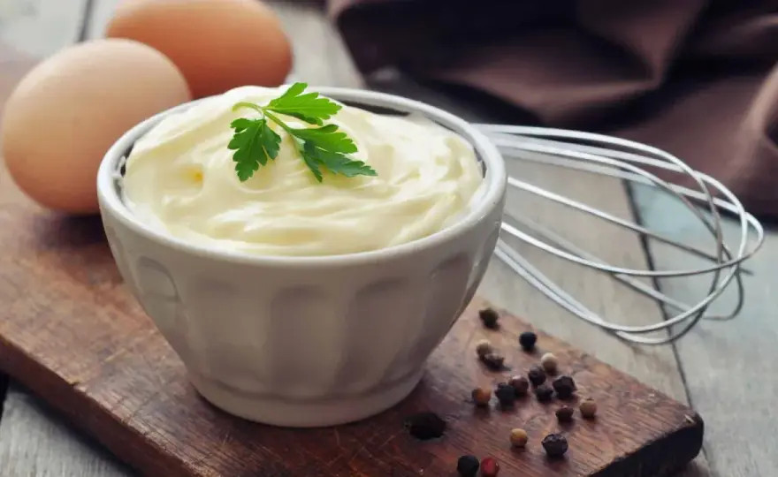 Mayonnaise selber machen - so gelingt sie klassisch und stabil