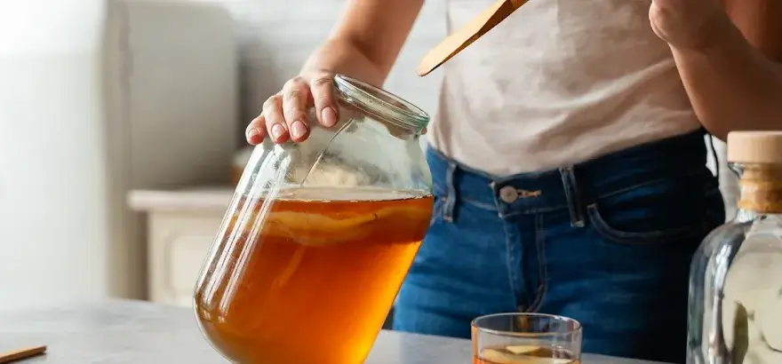 Kombucha napój: zdrowe właściwości i jak go przygotować w domu