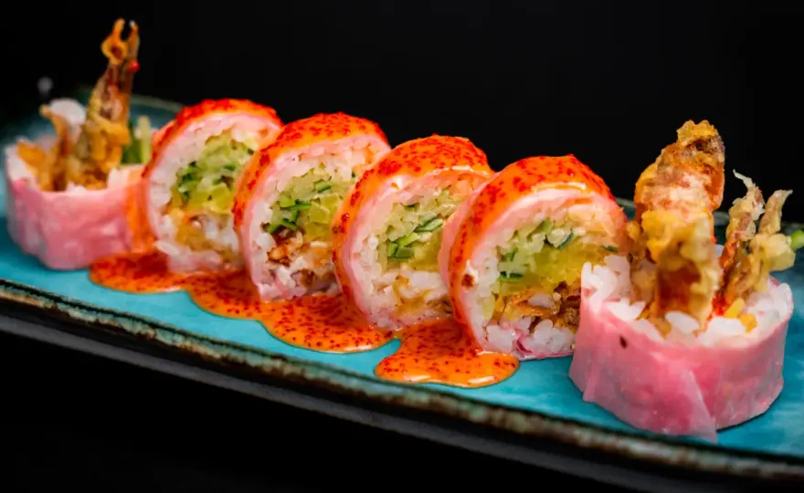 Z czym jeść sushi? Klasyczne dodatki i dobre połączenia