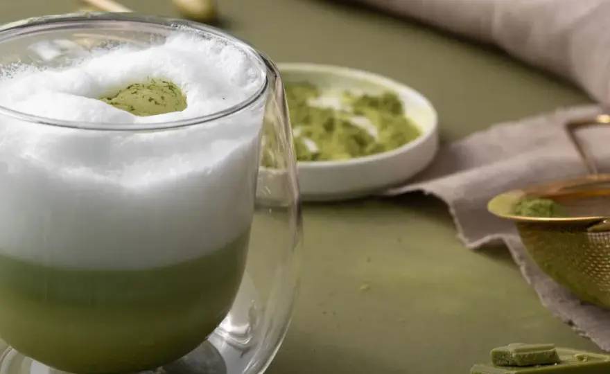 Matcha: Jak zrobić idealną piankę i smak? Uniknij błędów!