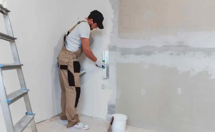 Come Intonacare un Muro Perfetto - Guida Completa