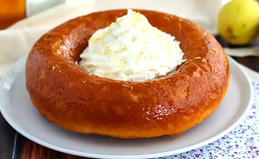 Baka saftig baba med rätt sirap och smak