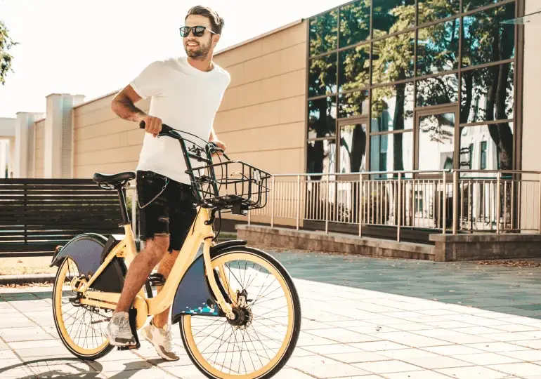 Najlepszy outfit na rower – jak zwiększyć komfort i bezpieczeństwo jazdy