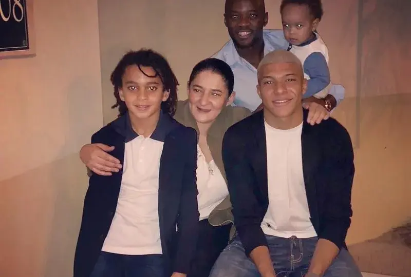 Kylian Mbappé rodzina: tajemnice jego życia i wpływ na karierę