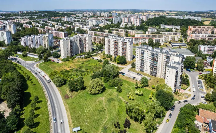 Jak dojechać do osiedla Złotego Wieku w Krakowie - najlepsze opcje komunikacyjne