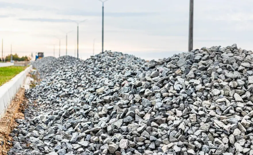 Jaki żwir do betonu? Wybierz dobrze i uniknij kosztownych błędów!
