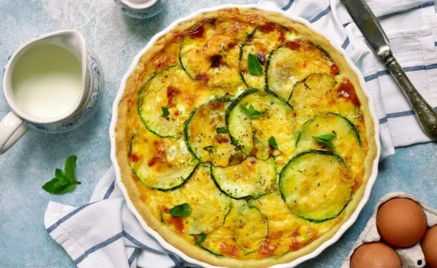 Tarta z cukinią - Jak upiec idealną? Sekrety chrupiącego spodu