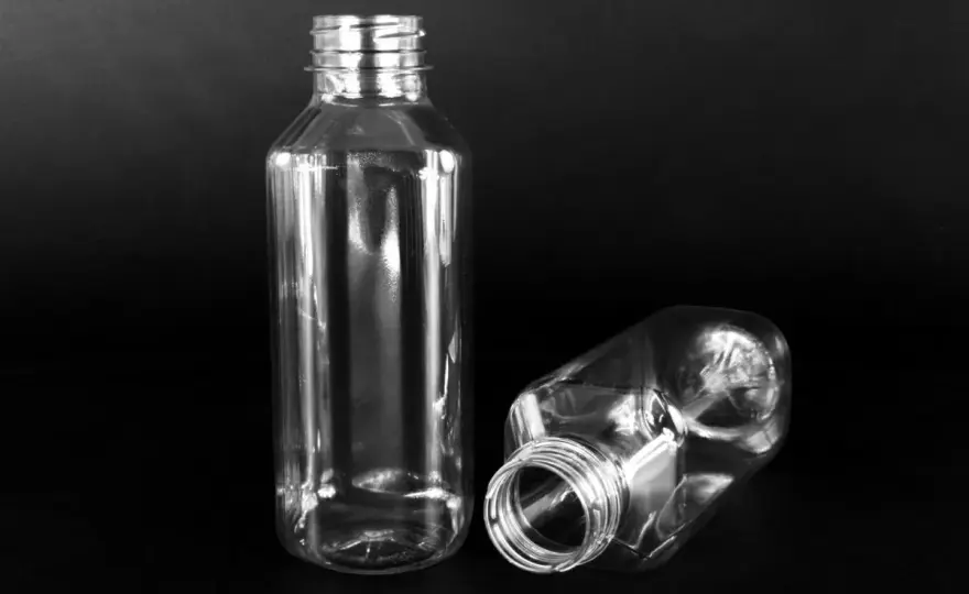 Butelki 300 ml do gastronomii - szkło czy PET i jaki gwint?