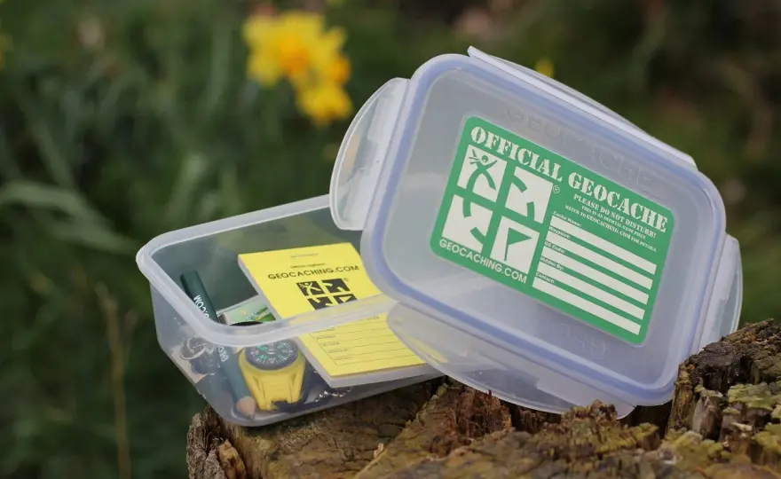 Geocaching co to? Przewodnik dla początkujących!