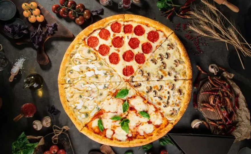 Ile kcal ma jeden kawałek pizzy? Zaskakujące różnice w kaloriach