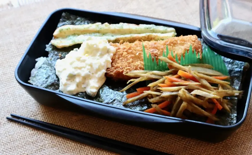 Seaweed Lunch Box - Simple, Satisfying Japanese Bento