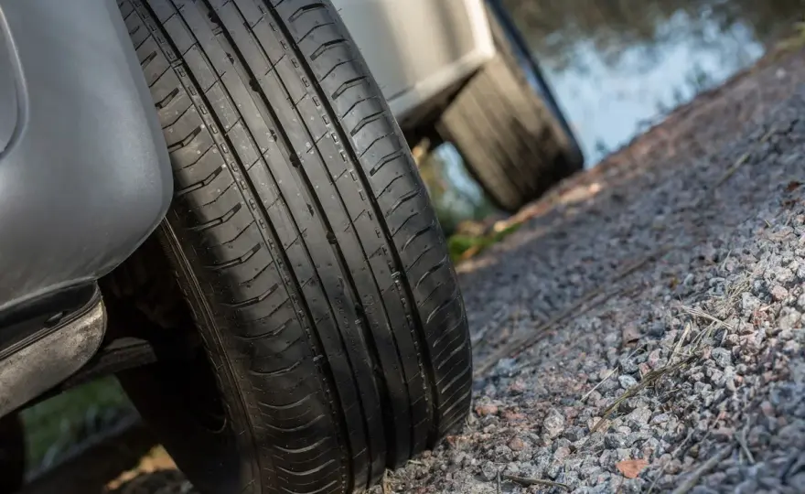 Jak indeks nośności opony wybrać, aby uniknąć niebezpieczeństwa na drodze