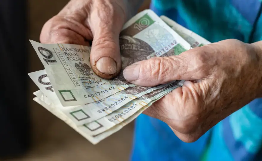Jaka emerytura przy zarobkach 3000 brutto? Sprawdź, co musisz wiedzieć