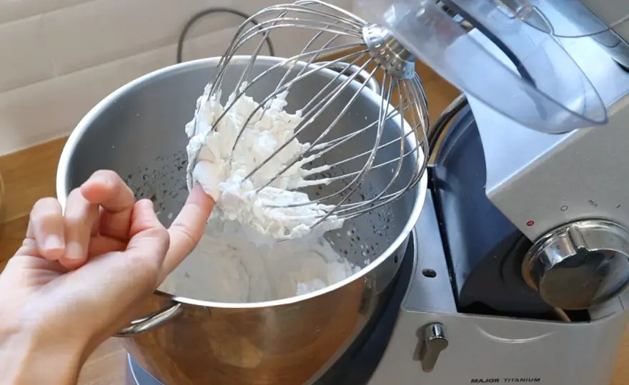 Crème fouettée tranchée - Comment la rattraper et l'éviter ?