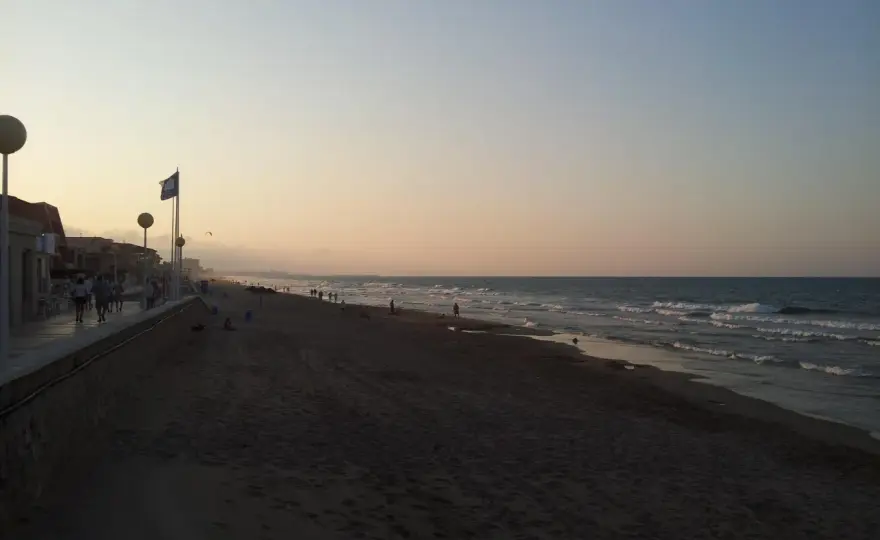Playa de Piles - Tu guía para un día perfecto sin aglomeraciones