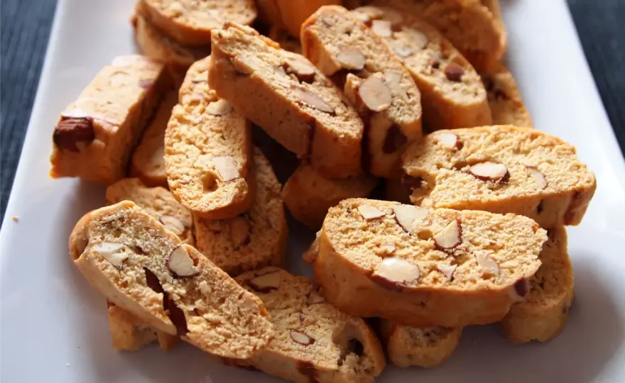 Cantuccini - przepis na idealne chrupiące ciastka migdałowe