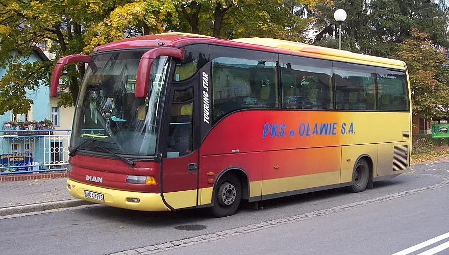 Oława PKS: Gdzie dokładnie odjeżdżają autobusy? Sprawdź!