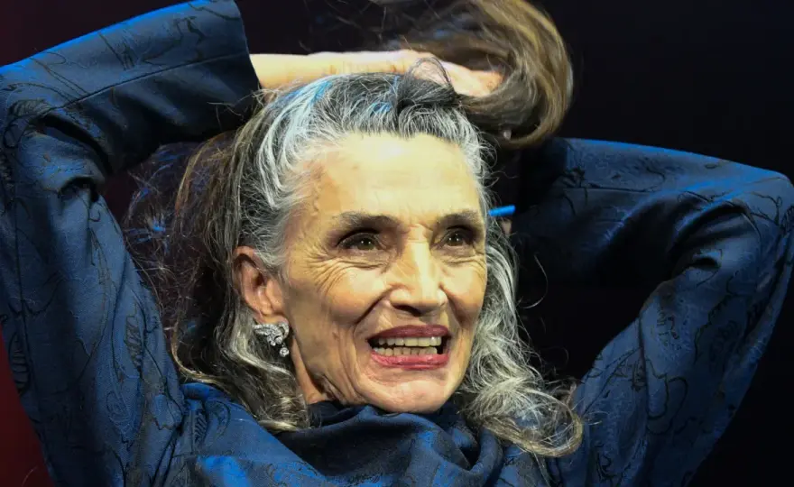 Peinados pelo largo liso - ¡Adiós al pelo sin forma!