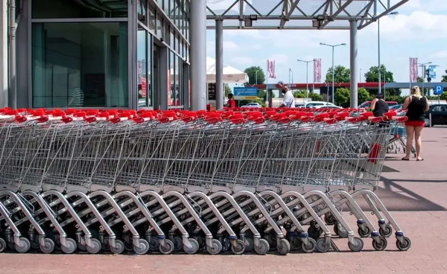 Francuski hipermarket - Czy zawsze się opłaca? Analiza cen